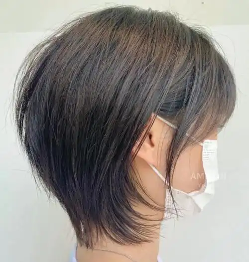 中性风女生必备的短发发型,发型随性又自然,随意