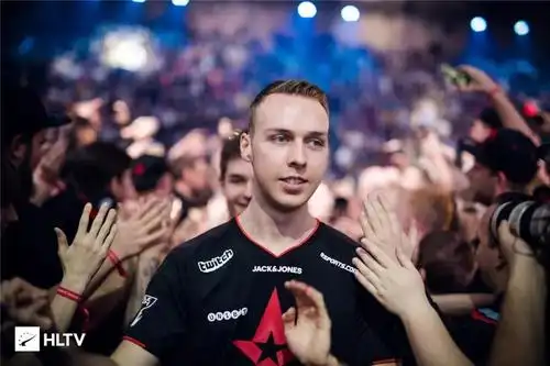 csgo:率队一年十冠仍失年度第一?没关系!device早已成人生赢家