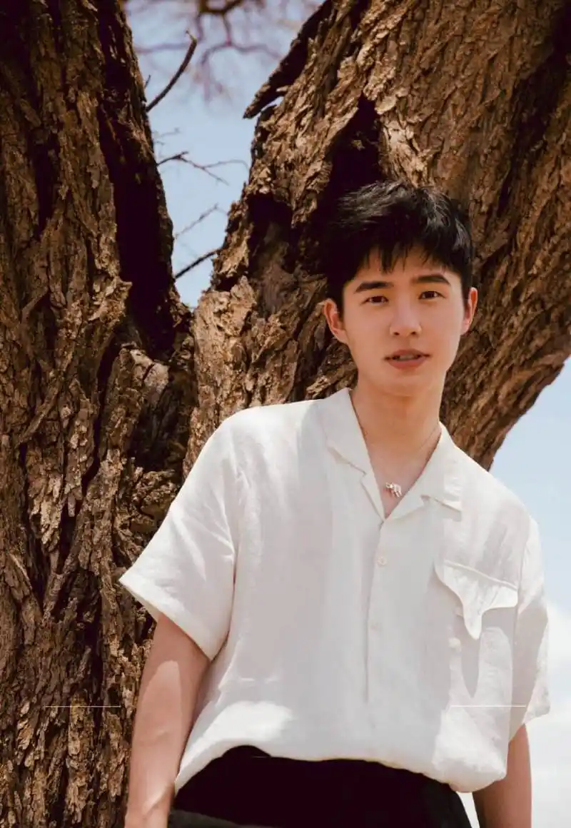 刘昊然的经纪人赵慧在参加饭局时吹嘘自己,称认识她的人太多了,还称