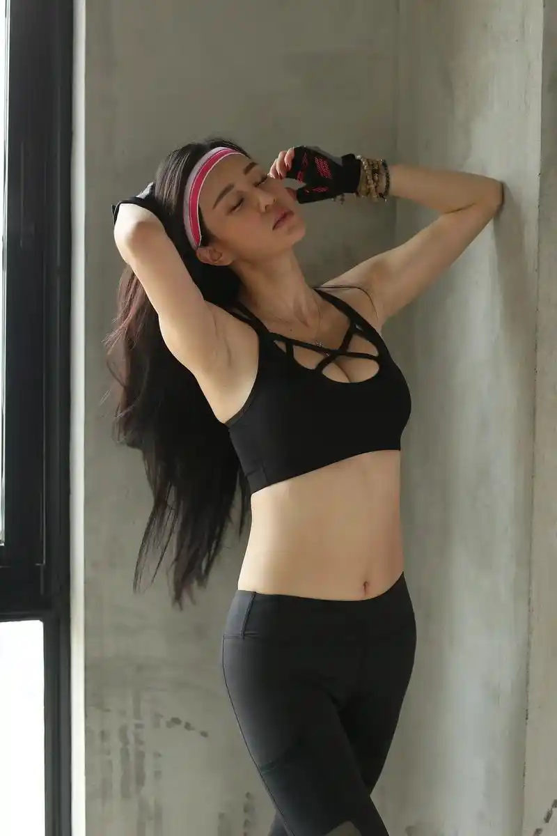 母其弥雅.#母其弥雅 #内衣 #健身 #写真 #瑜伽裤 - 抖音