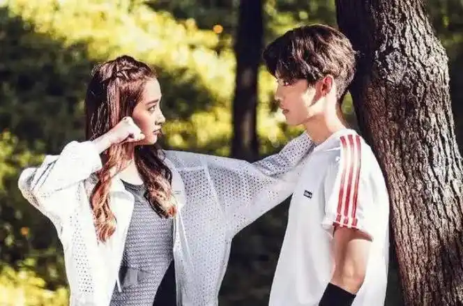 关晓彤非华晨宇不嫁(关晓彤,华晨宇不配参加)_可可情感网