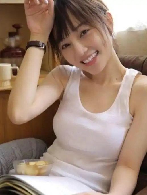 李小璐称年轻时情书收到手软?看到她的"牛奶肌"后,是心动的感觉