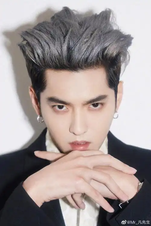 "包场看电影的照片,一度引发网友的热议,虽然吴亦凡没有正面回应此事