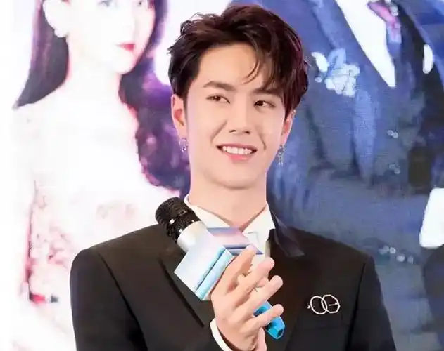 王一博被举报偷税漏税刚为亚运会做宣传检举人直言其身价不菲