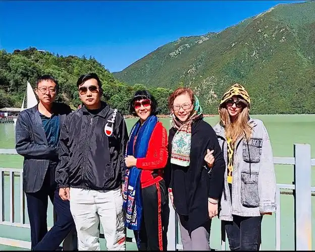 我们一行5人的合影!