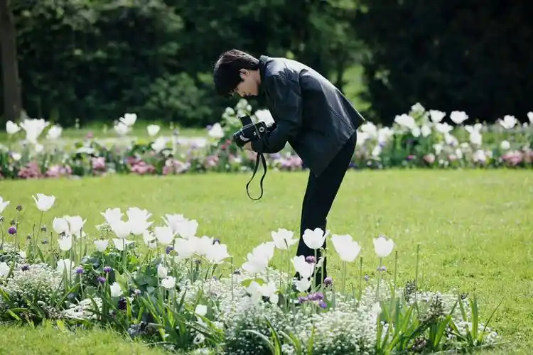 易洋千玺端午营业照片,黑子皮衣尽显帅气_易烊_节日_生活