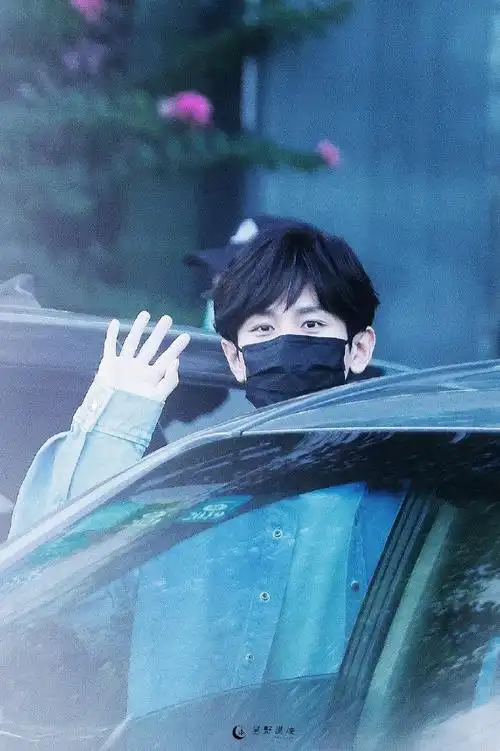 这浓密腿毛"女团腿"谁见谁迷糊  是少年感满满的淇淇子呀    #成毅