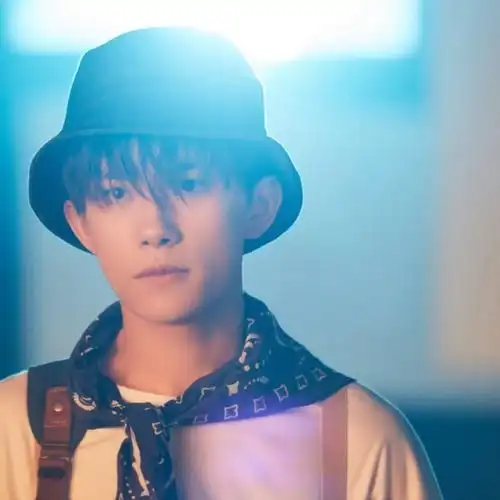 易烊千玺超帅头像 超清好看的易烊千玺最新帅图头像(16张)_明星头像