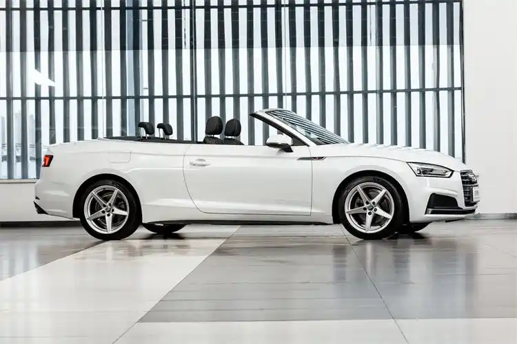 奥迪a5cabriolet40tfsi时尚型