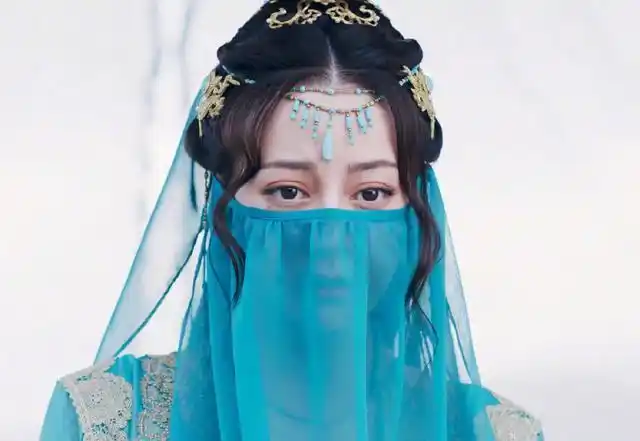 当演员戴上面纱,迪丽热巴赵丽颖美如画,还是没能躲过张哲瀚龚俊