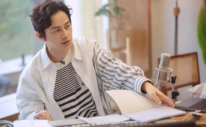 完美的"老好人"何炅,为什么越来越让人喜欢不起来了?_何爸_礼物_王菁