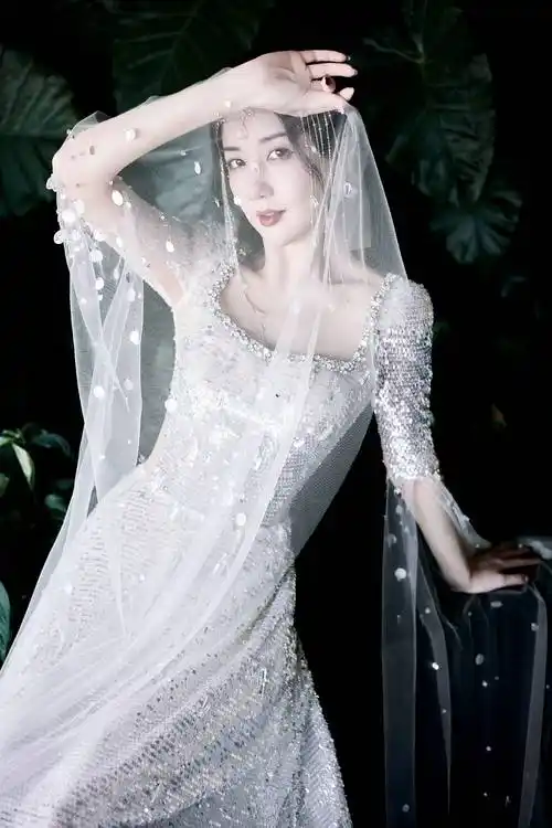 陈欣予亮相三亚时装周 邂逅时尚与浪漫_角色_民国_婚纱