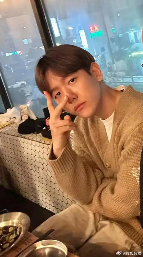 朴灿烈金钟仁聚餐照