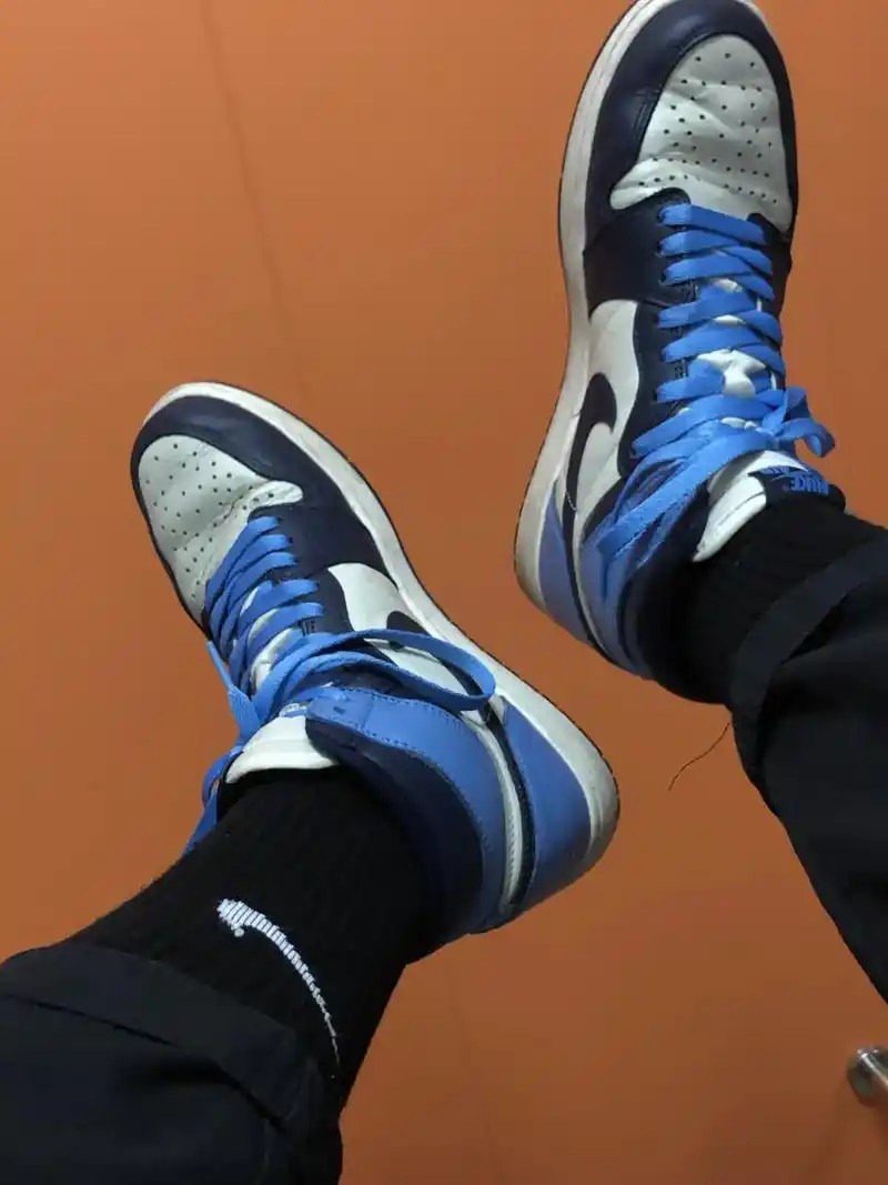 球鞋 #体育生 #aj #黑袜日常 #篮球 #黑袜子小哥哥 - 抖音