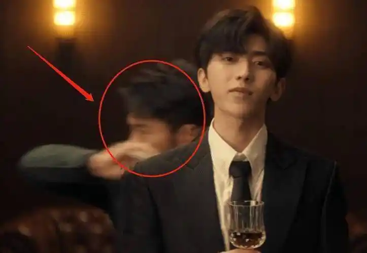 《跑男8》李晨蔡徐坤"撕名牌",镜头切换到郭麒麟,原谅我笑翻了_节目