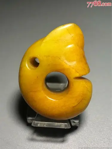 红山文化时期的黄玉猪龙