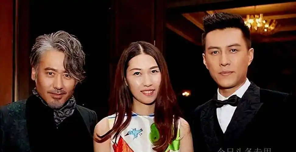 原来她就是靳东的亲妹妹,怪不得能够爆火,网友:骗了我们41年_靳婷