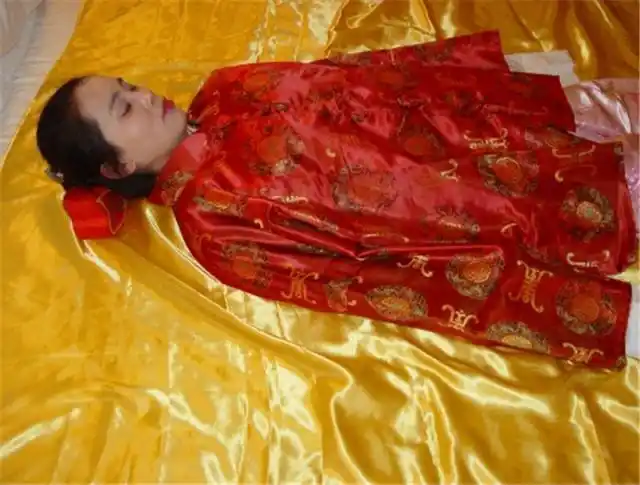 人死后为什么要穿寿衣?难道为了防止尸变?