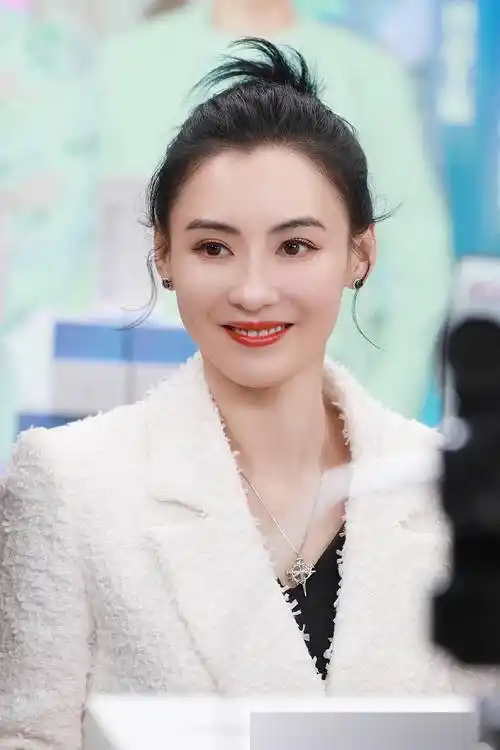 张柏芝展现成熟韵味,43岁的她比以往任何时候都更性感!