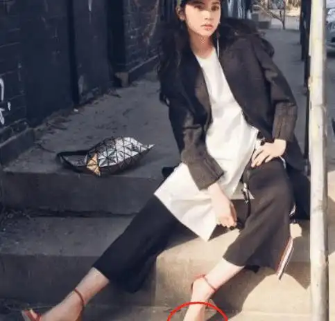 上帝吻了欧阳娜娜的脸却给了她一双希腊脚穿高跟鞋太真实