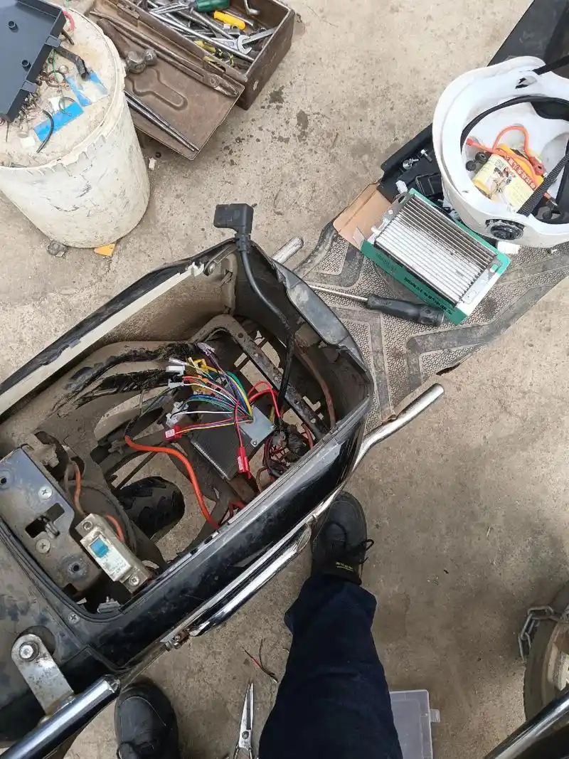 我的电动车控制器控制板坏了,充不了电,要换一个.前土家这次都 - 抖音