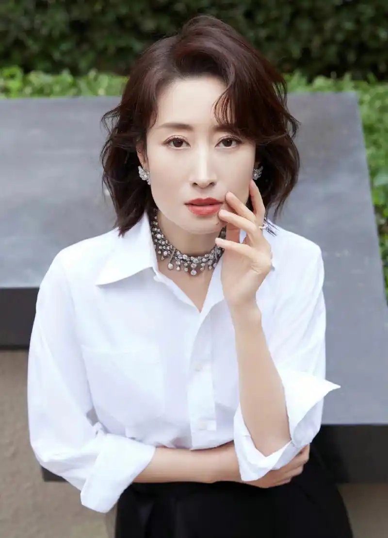 刘敏涛# 又纯又欲的身材,前凸后翘,纤瘦苗条的小蛮腰,勾魂的眼神热怂