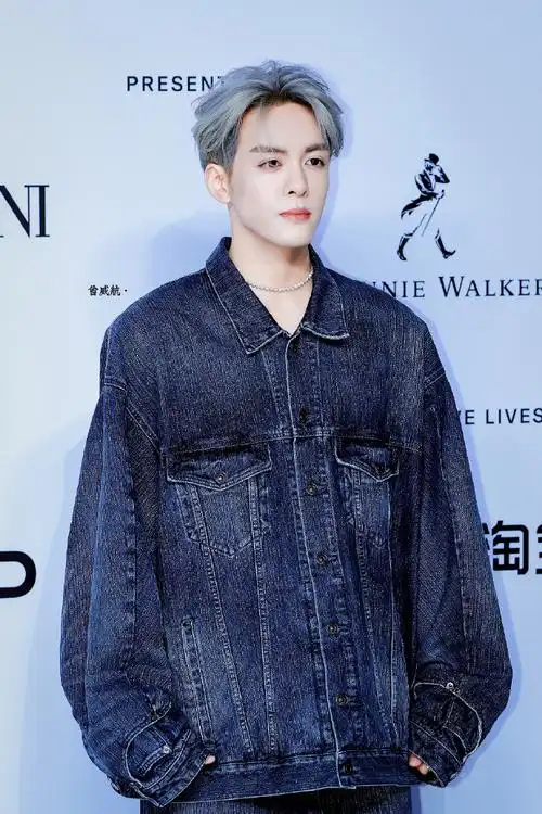 舜晞银发#zsx#曾舜晞gq盛典#20231207智族gq红毯待编辑@曾舜晞joseph