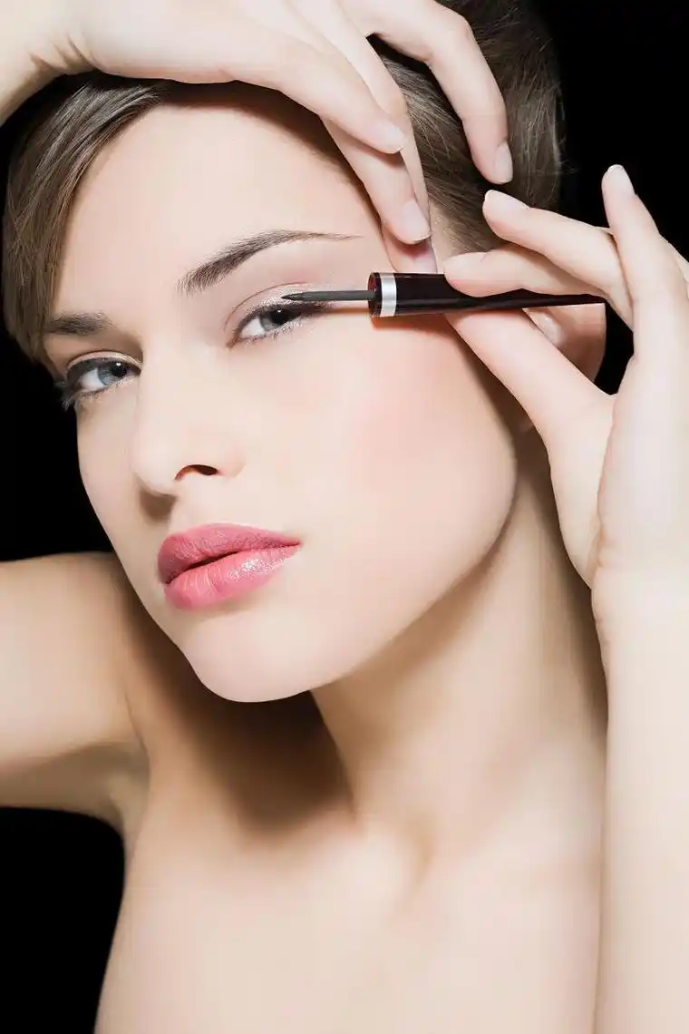 做好化妆的美女