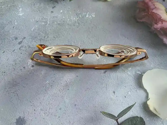 超高度近视3200度散光200度也要中秋快乐哦