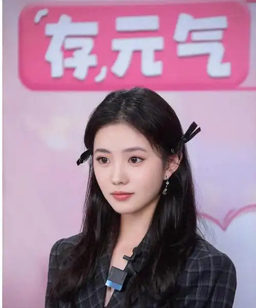 看了刘浩存灿烂的她才知道张艺谋为何会选她演一秒钟