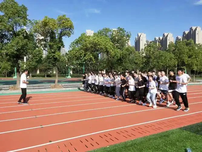 合肥八中高一新生课间跑操训练圆满结束