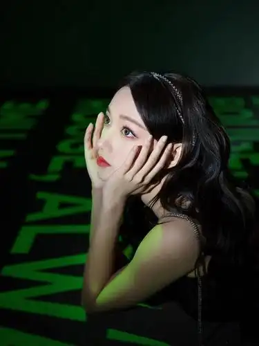 程潇ai妆,淡卧蚕妆面