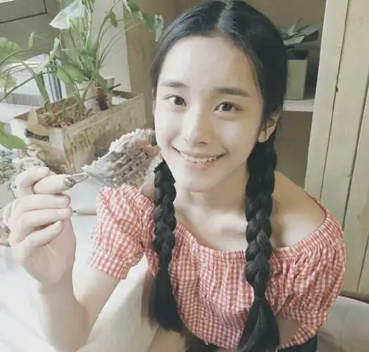 微博:范二呀 女版易烊千玺,笑起来很甜