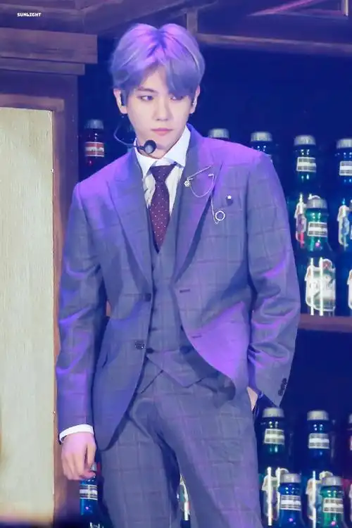 边伯贤超话#边伯贤#171124 首尔四巡西装小贤060599