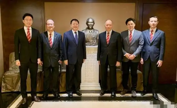 分别是霍启刚霍启山兄弟,以及霍思纬霍启文姐弟,除了霍启刚,其他三