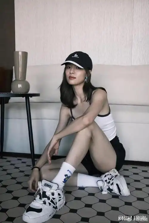 钟楚曦运动风写真