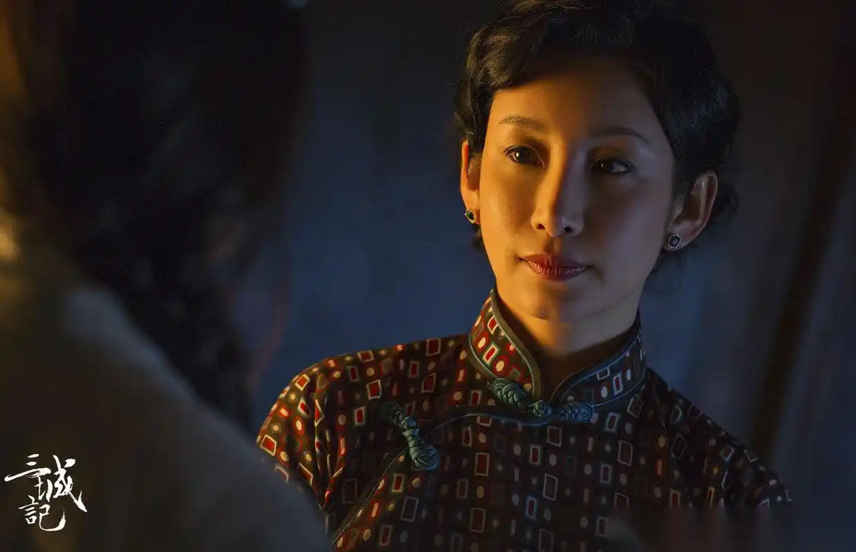 后来,有人会送你三十块一枝的玫瑰,三百块一支的