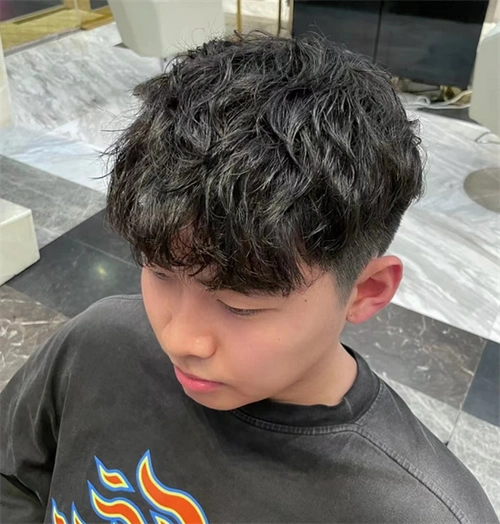 男友必备纹理气垫烫 帅气有型易打理_男生烫发 - 美发站