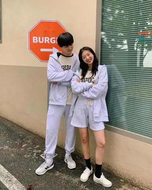 158和182情侣冬天这样穿情侣装太有回头率了