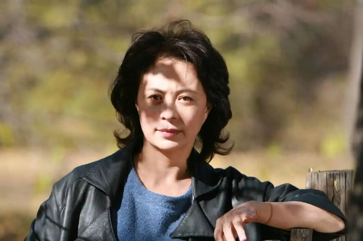 她是国家一级演员出道40多年零绯闻丈夫身份显赫为人低调