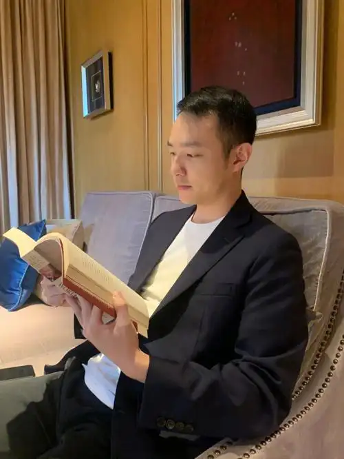 霍氏家族霍启文创三代真实人生创业才是最好的守业