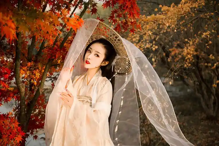 真是秋天最美不过美人配枫叶_人像_poco摄影,徐州如也古风摄影工作室