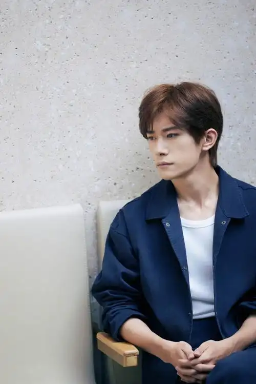 易烊千玺 阿玛尼