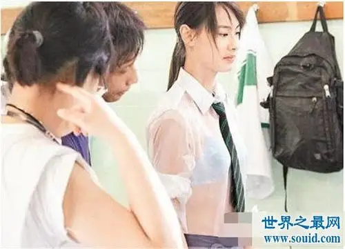 学校拒绝更改校服