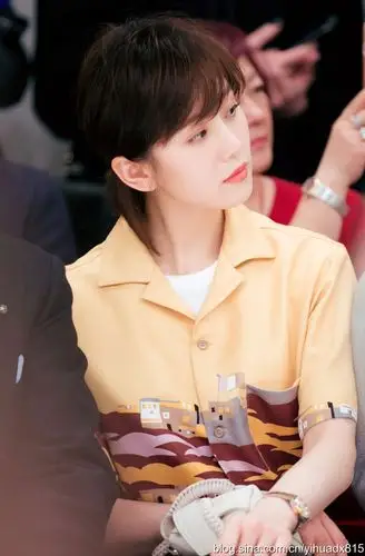 短发刘诗诗,干练气质佳,更具现代美.