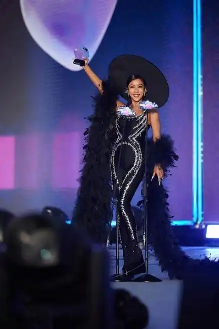 吉克隽逸身材曲线谁懂啊!|吉克隽逸|曲线|身材_新浪新闻