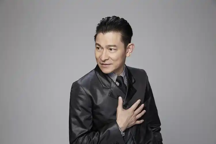 刘德华这么多年我学会了让自己活得更自在丨人物