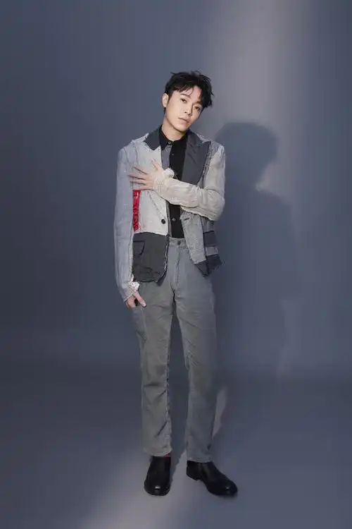 华语乐坛30组重量级歌手无预警表白吴青峰 《巴别塔庆典》放大招