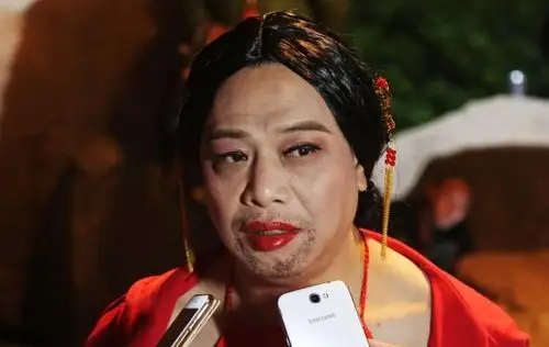 原创曾是星爷的同桌身家千万却被星爷骗去演戏因男扮女装红遍全国