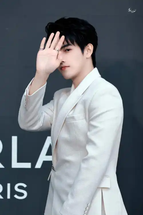 #陈飞宇法国娇兰护肤大使#